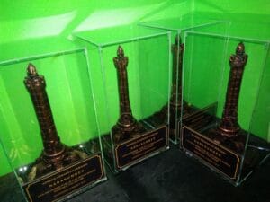 Oleh-Oleh Khas Semarang Kekinian dan Wajib Dibeli! 18 | Molly Wisata 2025 Miniatur Tugu Muda