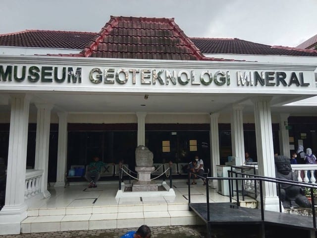 Museum Geoteknologi Mineral UPN