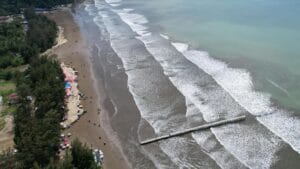 Tempat Wisata di Sumatera Paling Recomended 29 | Molly Wisata 2025 Pantai Air Manis