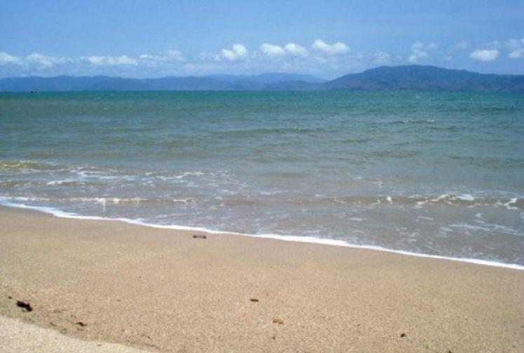 Pantai Alur Dua Muka