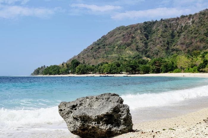 Pantai Batu Putih Alor