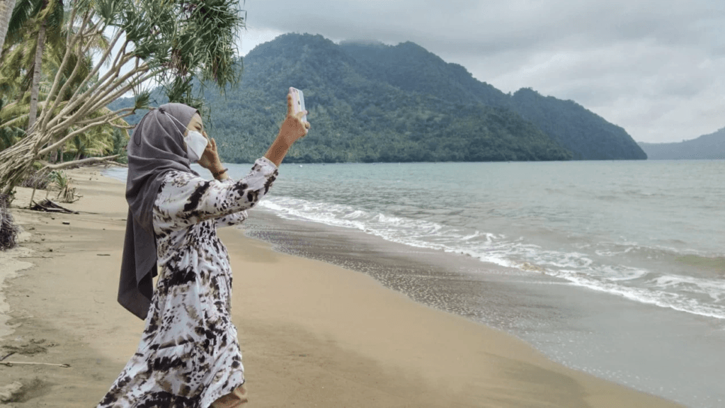 Pantai Damas