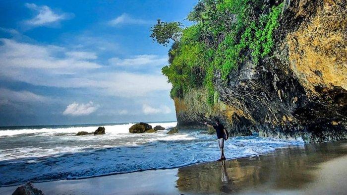 Pantai Goa Langir Sawarna