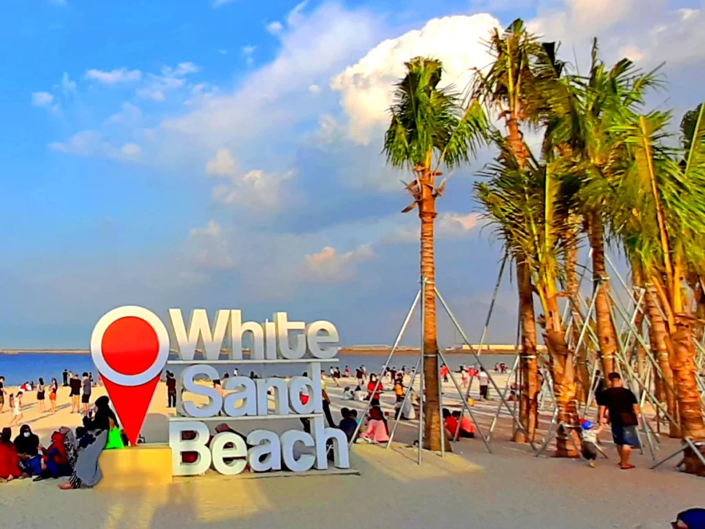 PIK 2 Pantai Indah Kapuk Jakarta Utara kawasan wisata terpadu dengan pantai buatan dan spot foto instagramable
