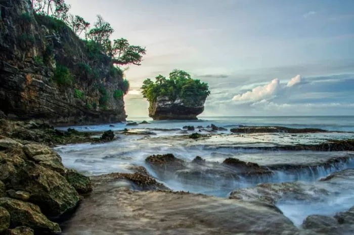 Pantai Karang Bokor