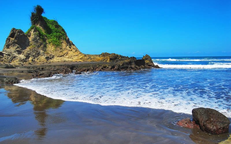 Pantai Karang Nini