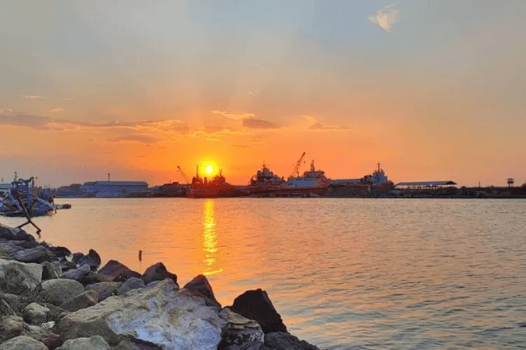 Tempat Wisata di Cirebon yang Paling Diminati 4 | Molly Wisata 2025 Pantai Kejawanan