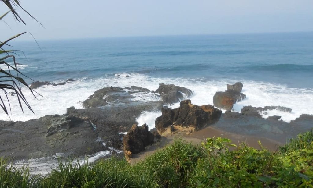Pantai Keusik Luhur