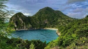 Pantai Lawar