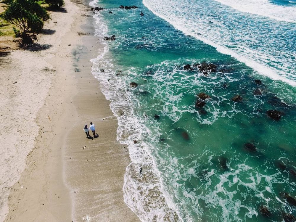 Tempat Wisata di Pulau Jawa yang Sangat Populer 28 | Molly Wisata 2025 Pantai Menganti