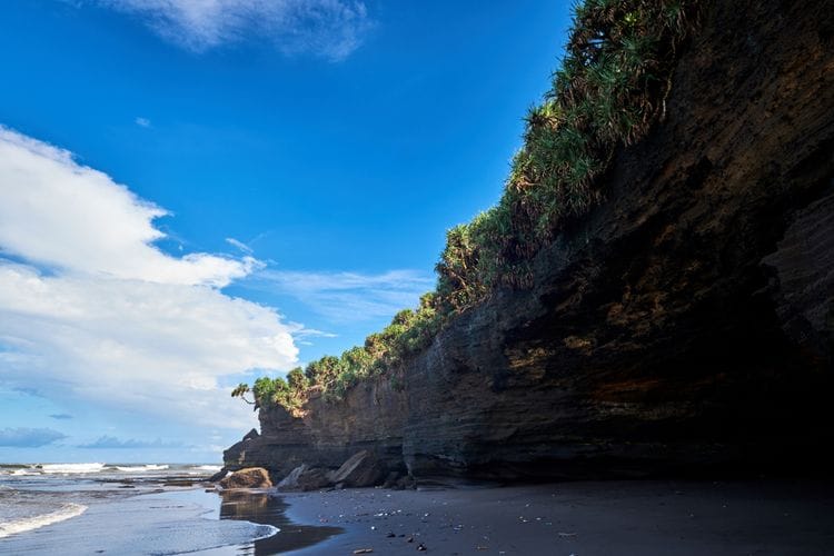 Pantai Nyanyi