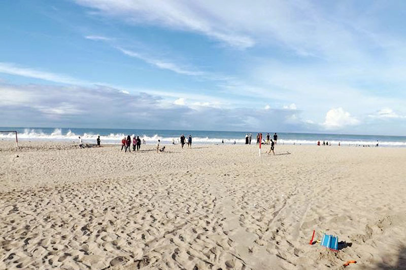 Pantai Pasir Putih Sawarna