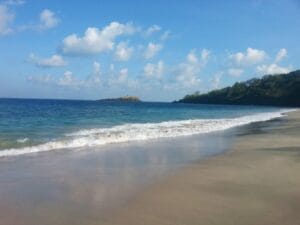 Pantai Pasir Putih Yen Babay