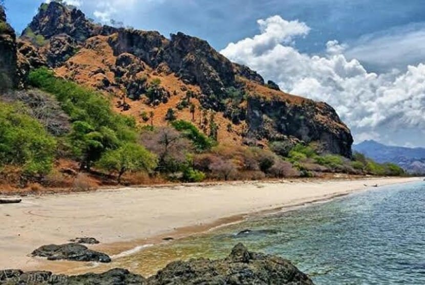 Pantai Tanjung Bastian