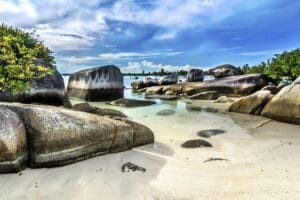 Tempat Wisata di Sumatera Paling Recomended 37 | Molly Wisata 2025 Pantai Tanjung Kelayang