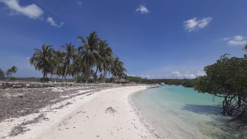 Pantai Telaga Nirwana Rote