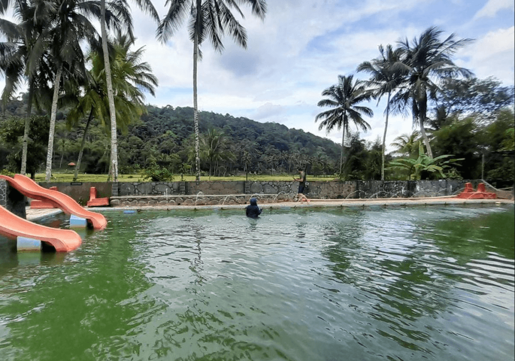 Pemandian Air Panas Cileungsing