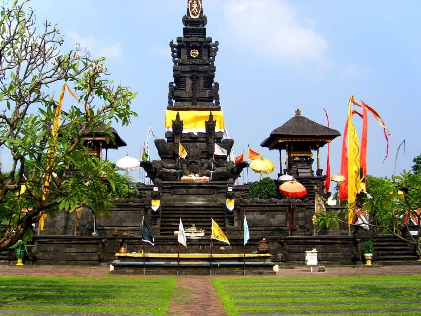 Pura Sakenan