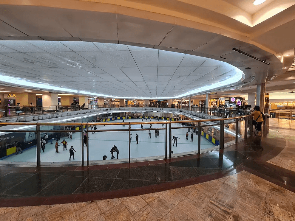 Tempat Wisata di Jakarta Barat Yang Lagi Hits Sarat Nilai Sejarah 15 | Molly Wisata 2025 Sky Rink