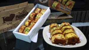 Oleh-Oleh Khas Solo yang Tahan Lama dan Kekinian 14 | Molly Wisata 2025 Solo Floss Roll