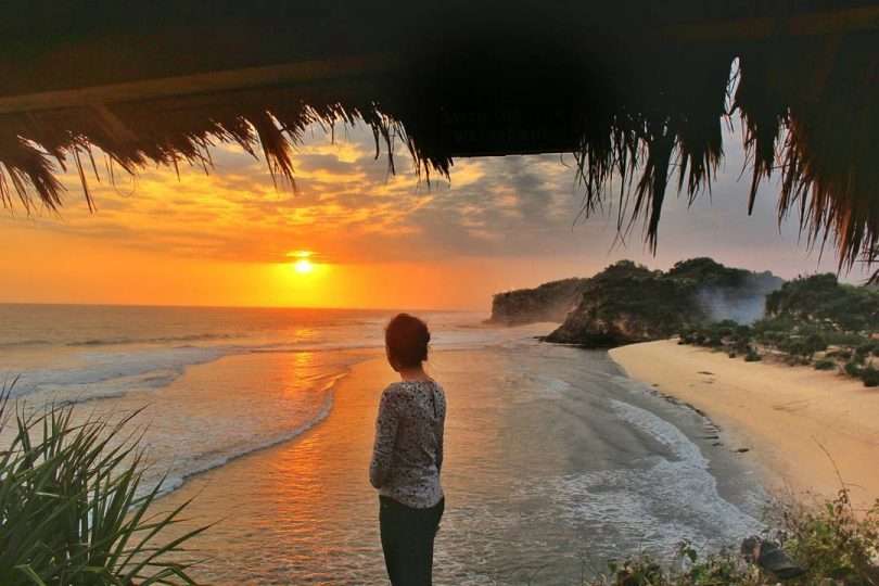 Pantai Watu Kodok: Tiket Masuk & Spot Foto Keren 5 | Molly Wisata 2025 Spot Foto Di Pantai Watu Kodok