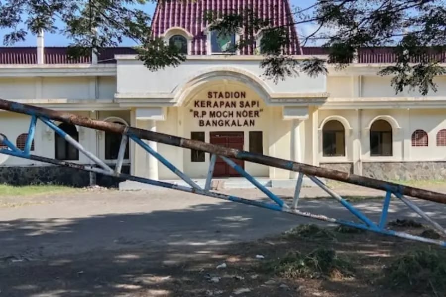 Stadion Karapan Sapi R.P. Moh. Noer
