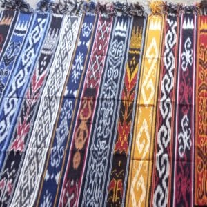 Oleh-oleh Khas Kalimantan yang Terkenal dan Murah 25 | Molly Wisata 2025 Syal Etnik