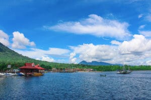 16 Tempat Wisata di Maluku Utara Pesona Keindahan Luar Biasa 13 | Molly Wisata 2025 Teluk Jailolo