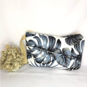 Oleh-Oleh Khas Semarang Kekinian dan Wajib Dibeli! 14 | Molly Wisata 2025 Pouch Kanvas