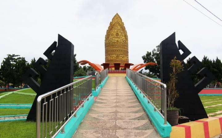 Tugu Kopiah Emas