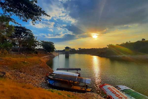 Tempat Wisata di Ngawi Ini Paling Cocok Untuk Liburan 15 | Molly Wisata 2025 Waduk Sangiran