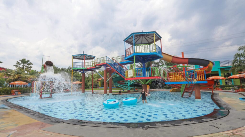 Wahana Permainan Grand Puri Waterpark Bantul