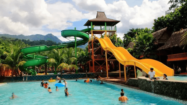 Waterboom Kampung Wisata Curug Cigentis