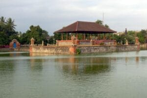 Wisata Pura Taman Air Mayura