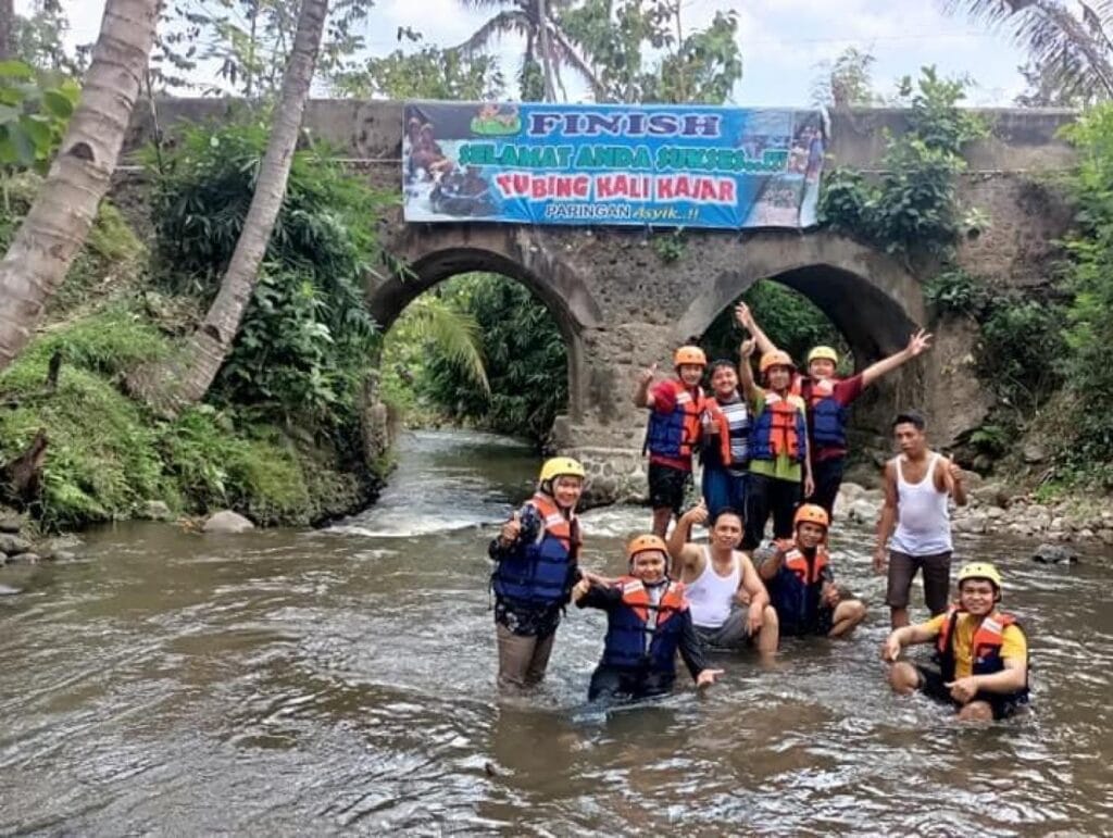 Wisata Tubing Kali Jajar