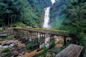 Tempat Wisata di Sumatera Paling Recomended 8 | Molly Wisata 2025 Air Terjun Bedegung
