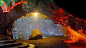 Wisata Alam Gua Lawa