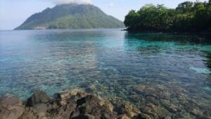 16 Tempat Wisata di Maluku Utara Pesona Keindahan Luar Biasa 5 | Molly Wisata 2025 Pantai Jikomalamo