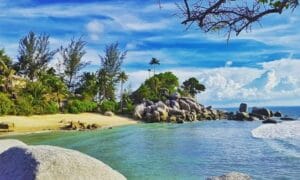 Tempat Wisata di Sumatera Paling Recomended 39 | Molly Wisata 2025 Pantai Penyusuk