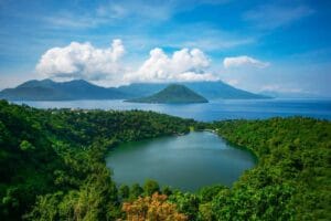 16 Tempat Wisata di Maluku Utara Pesona Keindahan Luar Biasa 8 | Molly Wisata 2025 Pulau Maitara