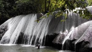 Air Terjun Waeura