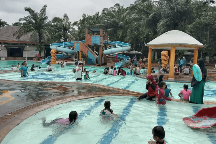 Kolam Renang Metro