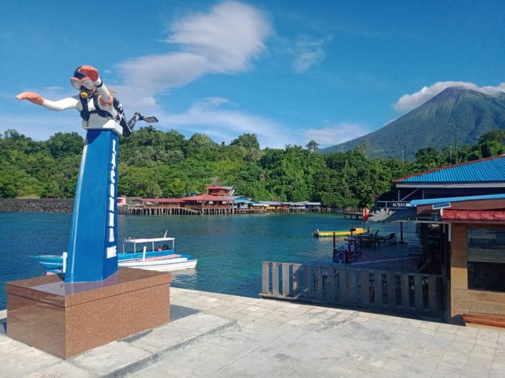 Pantai Jikomalamo