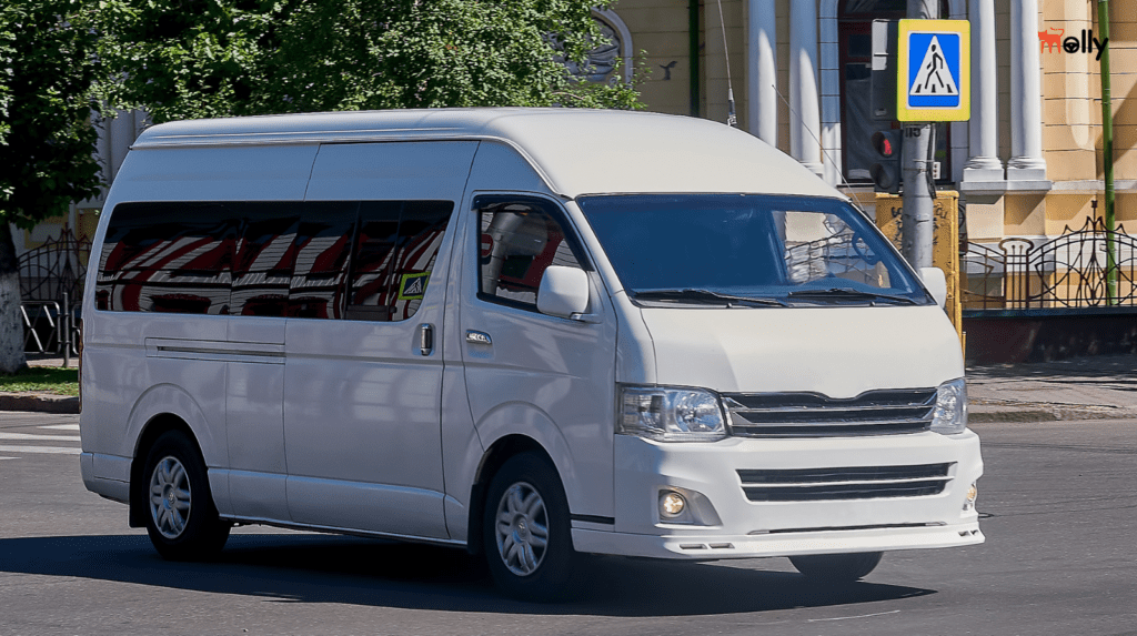 Sewa Hiace Bekasi untuk Wisata Rombongan Molly Rent Car