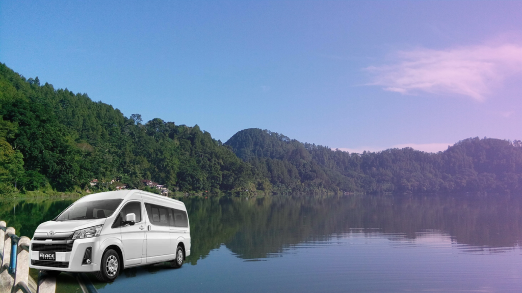 Sewa Hiace Ponorogo murah untuk rombongan wisata religi Gontor dan Telaga Ngebel